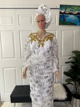 Load image into Gallery viewer, Luxurious white iro and buba set
